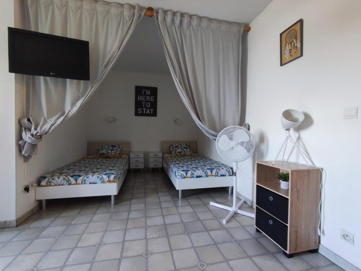 Studio Meuble Classe 2 Etoiles - 30M² 그뢰오레방 외부 사진